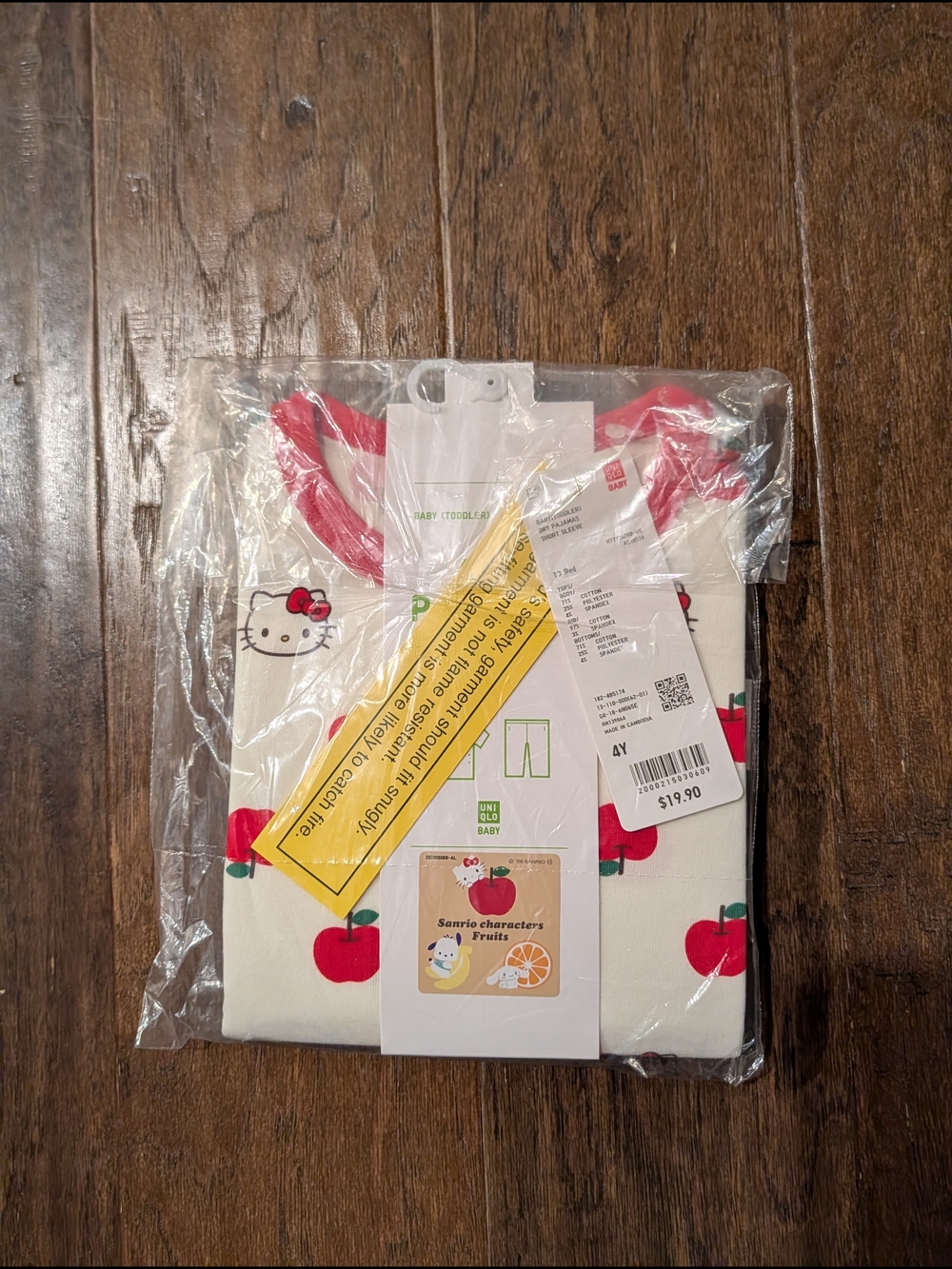 Uniqlo Sanrio Hello Kitty Apple Print Top - Cream, Red & Green, 4t